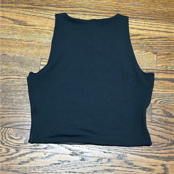 Movement Fitted Cropped Tank - Picture 2 of 4